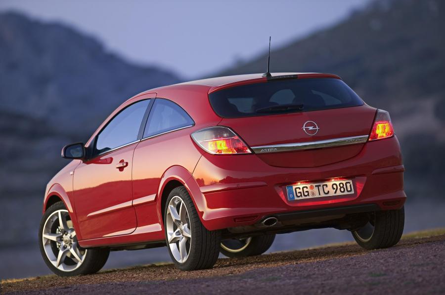  Opel Astra GTC 2005 года  (фото 30 из 212)